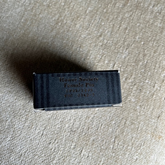 VINTAGE (1994-1995) AVON HONOR SOCIETY FEMALE PIN - Picture 2 of 3